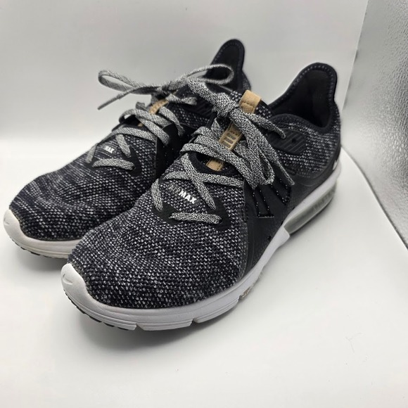 Nike Air Max Women's Running Shoes Black White Knit Low Top Sneakers Sz 6.5 - Picture 4 of 7